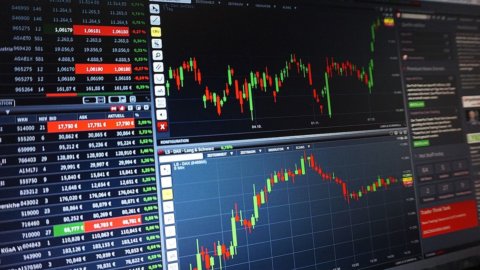 Borse in rosso alla vigilia delle decisioni della Bce ma Francoforte e Parigi fanno peggio di Piazza Affari