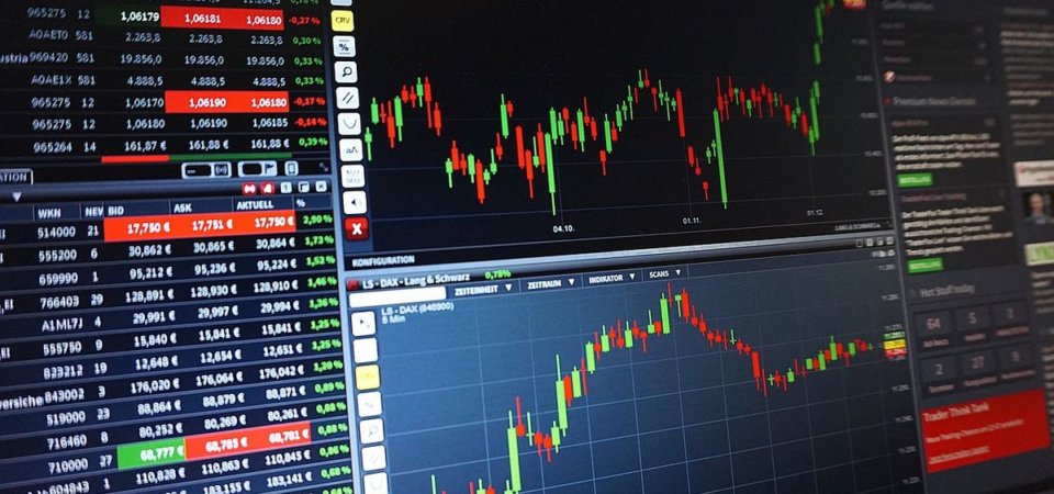 Borse 28 luglio: l’Europa perde l’entusiasmo sui timori per la crescita dopo i dazi. Francoforte la peggiore, soffre l’auto e scivola l’euro