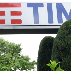 Borse 14 agosto ultime notizie: Tim e le banche  festeggiano la vigilia di Ferragosto a Piazza Affari