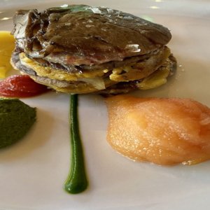 La ricetta della Millefoglie di bollito di Isa Mazzocchi, una stella conquistata con determinazione femminista