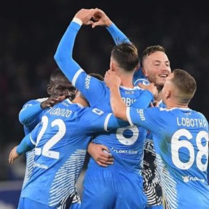 Il Napoli stende la Lazio e va in fuga mentre il Milan cade ancora