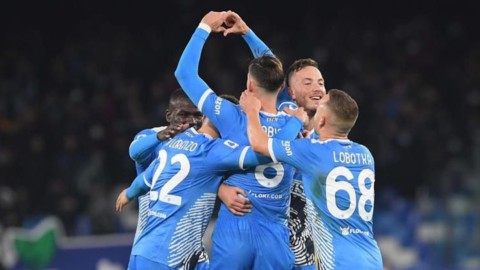 Il Napoli stende la Lazio e va in fuga mentre il Milan cade ancora