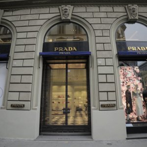 Группа Prada набирает обороты больше, чем ожидалось: выручка в 2022 году составит 4,2 миллиарда долларов, а цель — 10 за десятилетие.