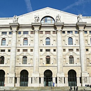 Borsa chiusura 9 febbraio: il boom di Iveco (+7,7%) salva il Ftse Mib, unico indice europeo in territorio positivo