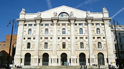 Borsa ultime notizie: l’Europa rimbalza con lusso e banche. Confindustria alza le stime su Pil Italia: +0,9% nel 2024