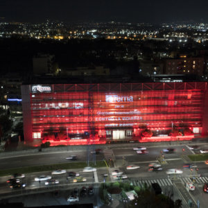 Violenza sulle donne: la sede di Terna si illumina di rosso