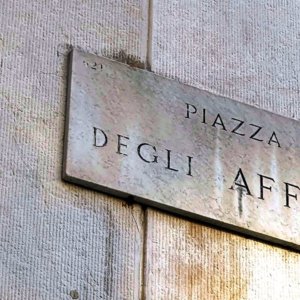 Piazza Affari revine pe un teritoriu pozitiv datorită salturilor celor două mari bănci