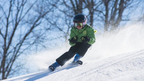滑雪板、头盔和强制保险：2022 年的新闻