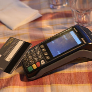 Bancomat e carte, multe per chi rifiuta il Pos: cosa cambia