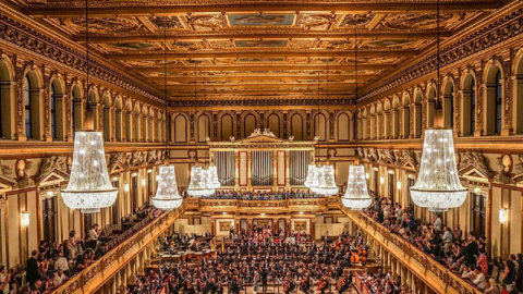 Concierto de Año Nuevo, conducirá Barenboim: historia de un acontecimiento con luces y sombras