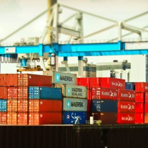 Il commercio internazionale si è fermato: l’import risente della bassa domanda, l’export frena