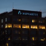 Big Pharma sotto scacco, Zurigo nella tempesta: così Trump abbatte il mercato svizzero. Cosa rischiano Novartis e Roche