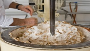 Torrone Scaldaferro Lavorazione del torrone