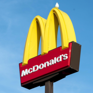 McDonald's contratará 12 pessoas na Itália até 2025