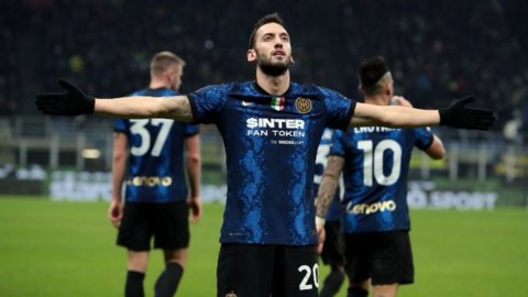 L’Inter fa poker e va in testa: cade il Napoli, avanza l’Atalanta