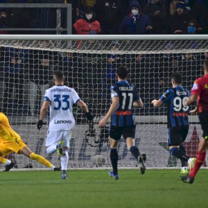 Atalanta toma las riendas del Inter y la Roma vuelve a la zona de Champions
