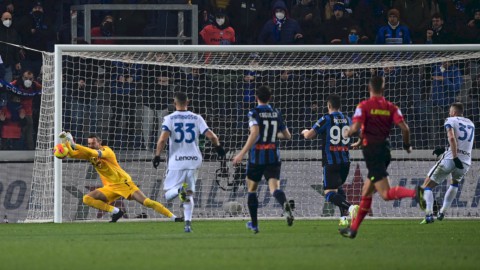 Atalanta toma las riendas del Inter y la Roma vuelve a la zona de Champions