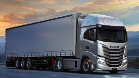 Iveco: 1,9 億のローン、タイトルが再び上昇