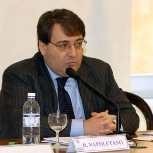 Ex-diretor da Sole 24 Ore Roberto Napoletano condenado a 2 anos e 6 meses