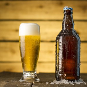 बीयर: "ब्राउन ग्लास" की वजह से कीमत बढ़ जाती है