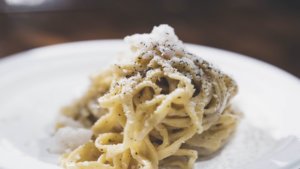piatto di spaghetti cacio e pepe