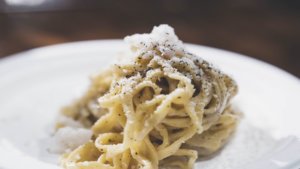 piatto di spaghetti cacio e pepe