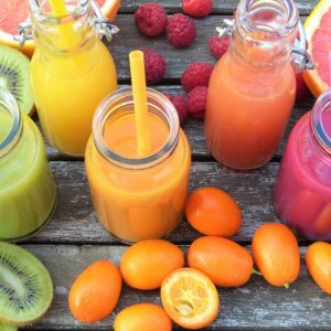 Fake food news : la vitamine C ne combat pas le Covid même si elle est utile à l'organisme