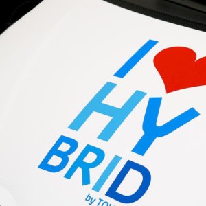 Auto ibride, boom in Europa: nel 2021 arrivano al 20% delle vendite