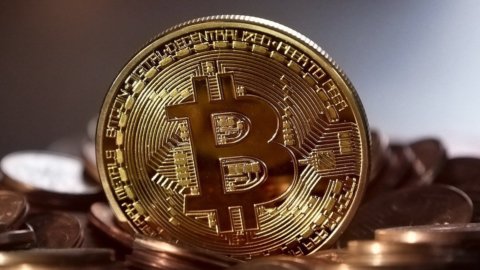 Crollo Bitcoin: inflazione, banche centrali e Celsius mandano Ko le criptovalute