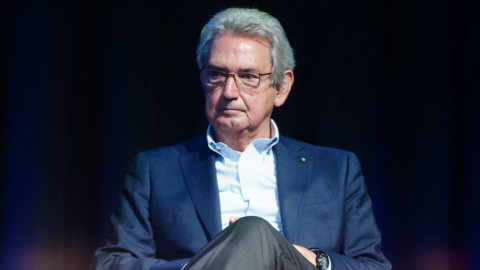 Ferrovie in Borsa modello Eni, lo Stato deve restare con una quota. La ricetta di Franco Bernabè