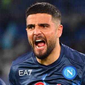 Lazio-Naples 1-2: kemenangan yang mendebarkan bagi Campanians yang melompat ke posisi pertama. Roma oke