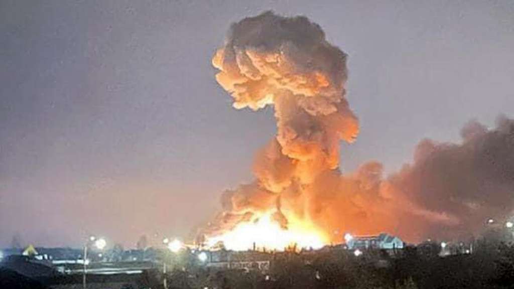 La Russia invade l'Ucraina - bomba su Kiev
