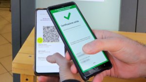 Controllo di un green pass via smartphone