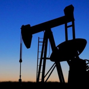 Petrolio 2023: equilibrio fragile. Le prospettive in un Report di Intesa Sanpaolo