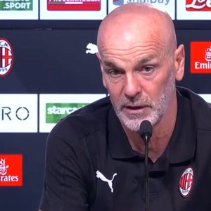 Persimpangan Milan-Bologna untuk Scudetto setelah kemenangan tak terduga dari Napoli dan Inter. Juve tersingkir