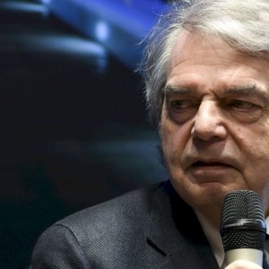 Il Cnel boccia il salario minimo legale e Meloni si adegua. Così si affossa la proposta di legge Pd-M5s