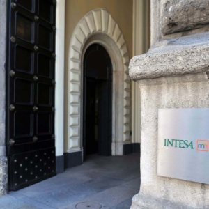 Últimas noticias bursátiles: Intesa se recupera y lleva Piazza Affari por encima de los 34 mil puntos. Para BTP Valor más de 2,3 mil millones de pedidos