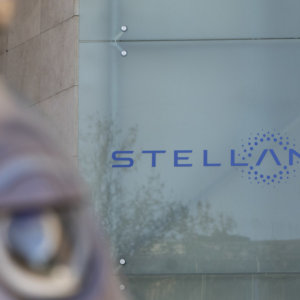 Stellantis, Fim Cisl: “Produzione -14% nel semestre per carenza semiconduttori, che peserà anche nel 2023”