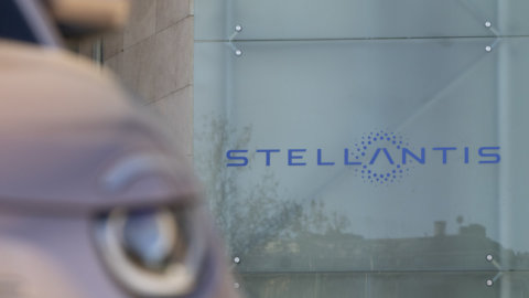 Stellantis, Fim Cisl: "Producción -14% en el semestre por escasez de semiconductores, que pesará también en 2023"