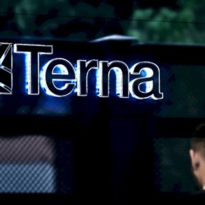 Terna vende le reti elettriche in Sud America a Cdpq e realizza una plusvalenza di oltre 60 milioni