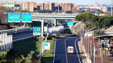 Autostrade per l’Italia, Eni e CDP: accordo per decarbonizzare rete autostradale e migliorare mobilità sostenibile