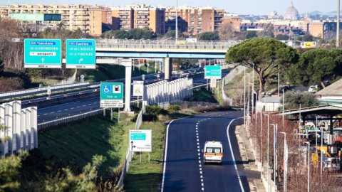 L'Italia enerji üreticisi başına Autostrade. Araçlardan tüm ağa elektrik akımı