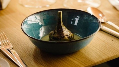 The recipe for Ciccio Sultano's imbufalito artichoke, the Sicilian spirit that drives the relaunch of the Via Veneto della Dolce Vita