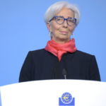 Bce, Lagarde: “Prospettive fosche per l’economia e troppa inflazione. Servono ancora diversi rialzi dei tassi”