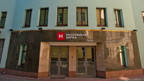 Bursa Efek Moskow, ditutup naik setelah absen sebulan. AS: "Ini lelucon". Inilah yang terjadi