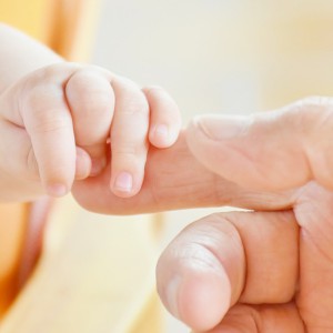 Permisos parentales obligatorios, permisos de maternidad y paternidad: qué cambia a partir del 13 de agosto