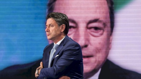 Spese militari, Draghi gela Conte: “Rispettare gli impegni internazionali, sennò la maggioranza svanisce”