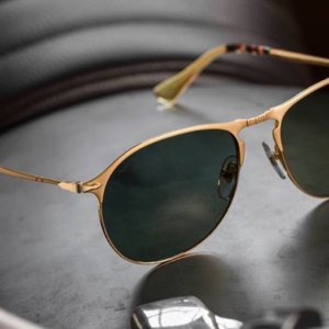 EssilorLuxottica: Ray-Ban e Oakley spingono i conti. Ricavi +38% nel primo trimestre, a 5,6 miliardi