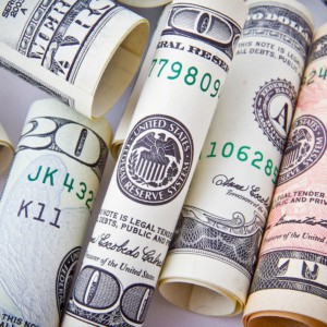 Borse, ribassi in vista sia in Europa che in America: superdollaro e tassi in tensione