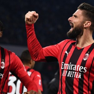 Milan capolista: espugna Napoli con un gol di Giroud e scavalca l’Inter ma la Juve è in rimonta